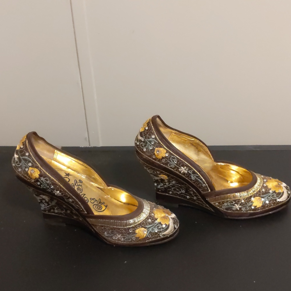 Shoes - Picture 2 of 3